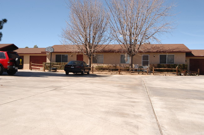 7450 Palm Ave in Yucca Valley, CA - Building Photo - Building Photo