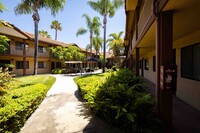 Tierra Corte Senior Apartments in San Diego, CA - Foto de edificio - Building Photo