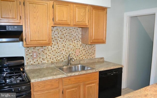 property at 7034 Dunbar Rd