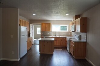 205 N Hubbard Ave in Yacolt, WA - Building Photo - Building Photo
