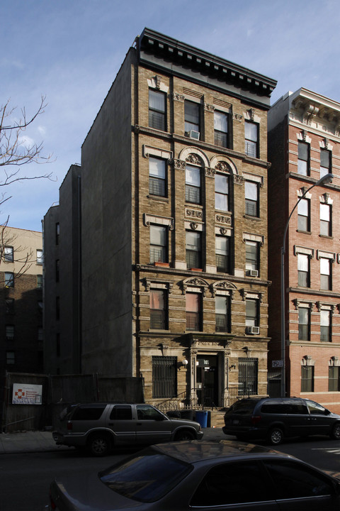 101 W 138th St in New York, NY - Building Photo