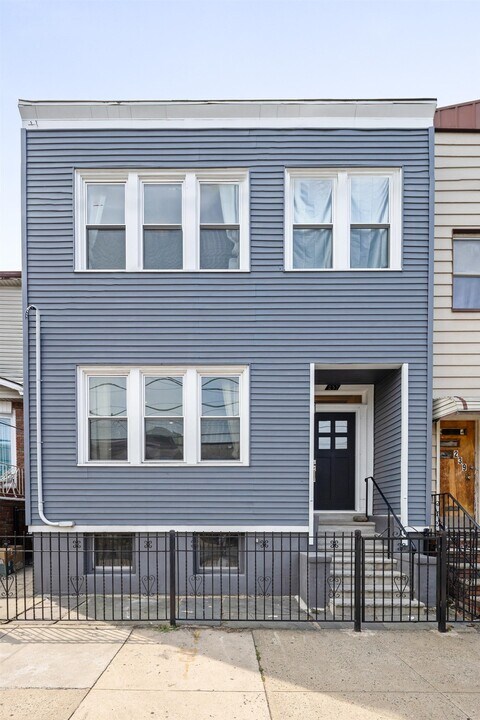 237 Cambridge Ave in Jersey City, NJ - Building Photo