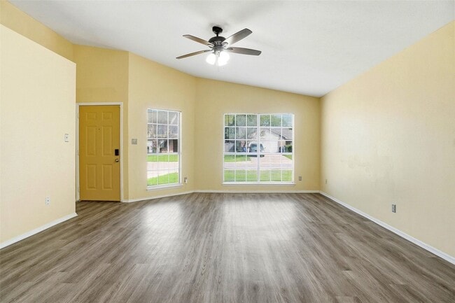 134 London Ln in Glenn Heights, TX - Foto de edificio - Building Photo