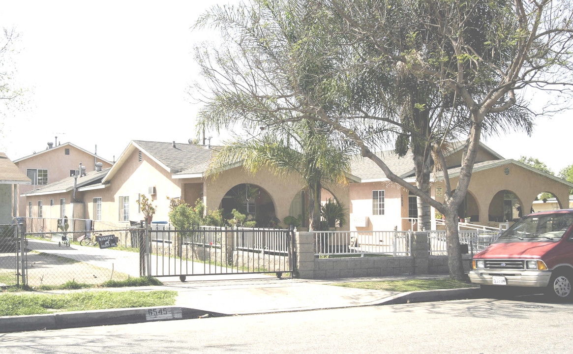 6537 Colmar Ave in Bell Gardens, CA - Building Photo