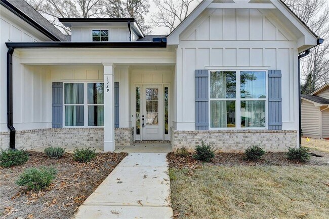 1329 Davis St in Sugar Hill, GA - Building Photo - Building Photo