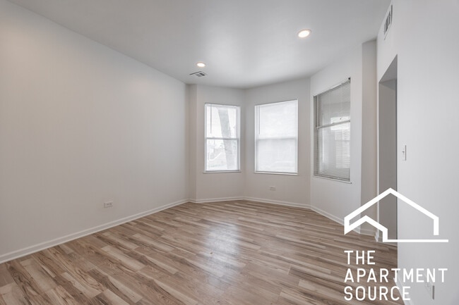 3140 N Kimball Ave in Chicago, IL - Building Photo - Building Photo