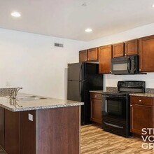 600 7th St NW, Unit 205 in Grand Rapids, MI - Building Photo - Building Photo