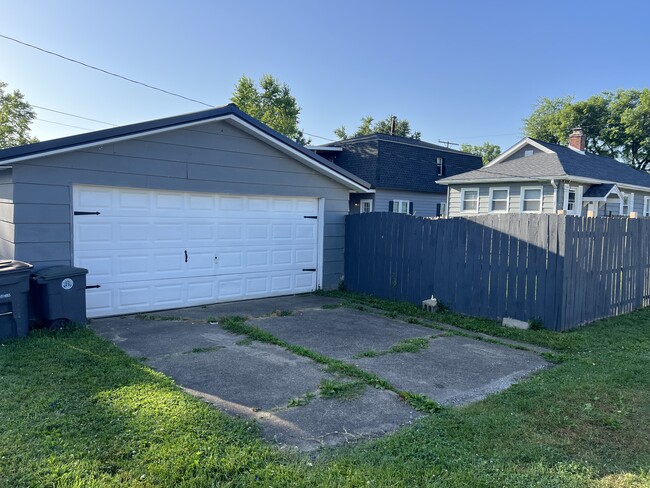 2150 E Tennessee St in Evansville, IN - Building Photo - Building Photo