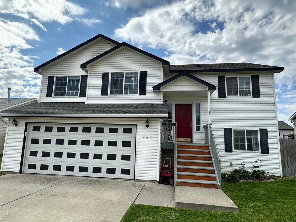 426 Connie Ray Ave in Medical Lake, WA - Building Photo