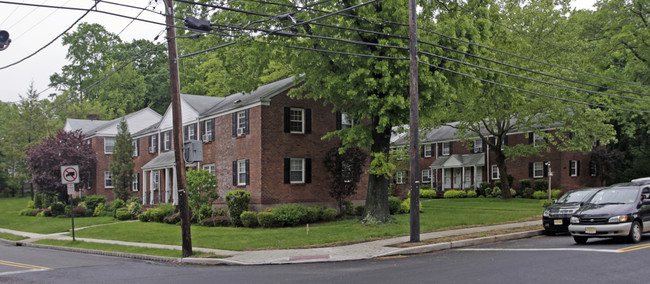 191 Knickerbocker Rd in Englewood, NJ - Foto de edificio - Building Photo