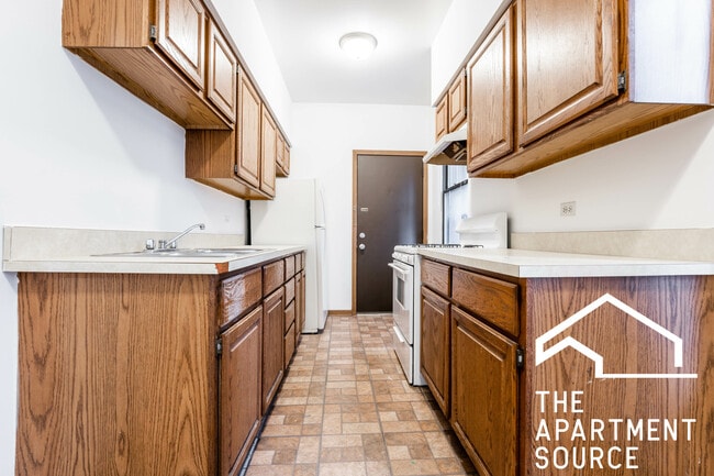 property at 621 W Melrose St