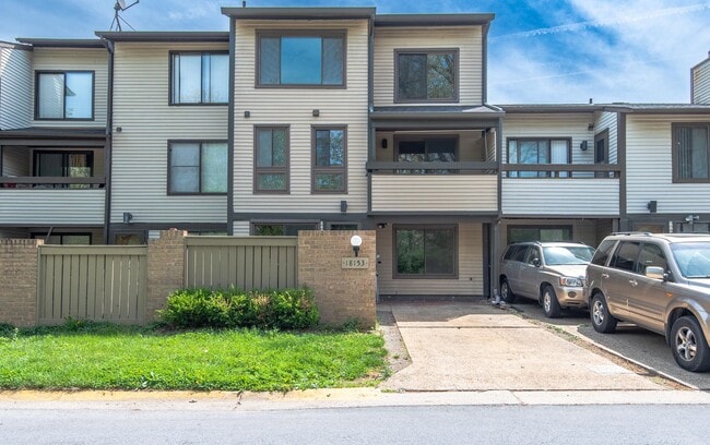 18153 Tunstall Dr in Gaithersburg, MD - Foto de edificio - Building Photo