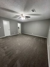 426 Irene Dr in Highlands, TX - Foto de edificio - Building Photo