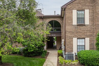 Wellington Place in Matawan, NJ - Building Photo - Building Photo