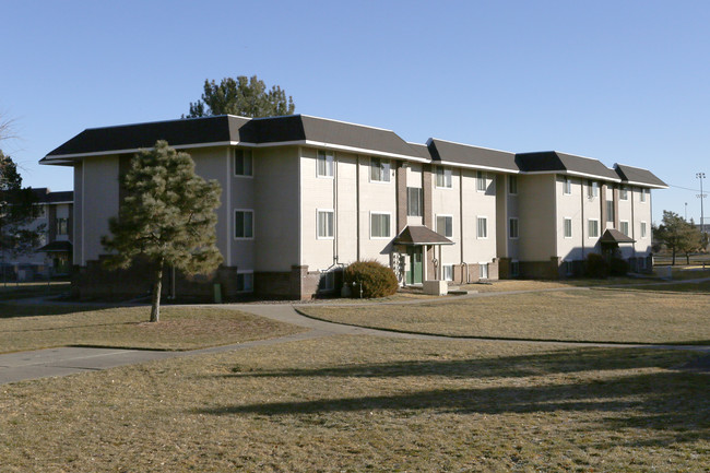 Holly Park Apartments in Commerce City, CO - Building Photo - Building Photo