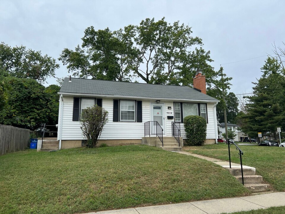9810 Montauk Ave in Bethesda, MD - Building Photo