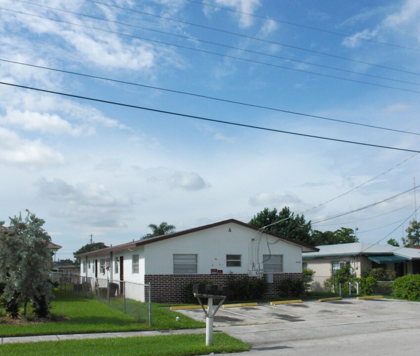 4041-4088 SW 23rd St in Hollywood, FL - Building Photo