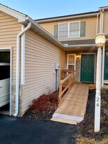 24 Sandstone Ct in Lititz, PA - Building Photo