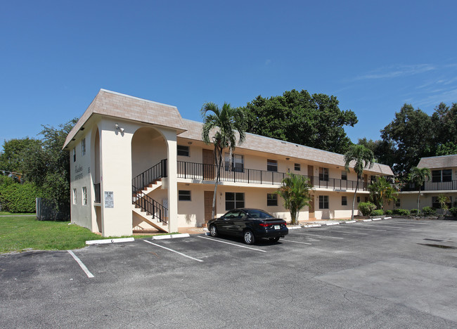 Rosalene Apartments in Fort Lauderdale, FL - Building Photo - Building Photo