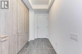 50 Charles St E in Toronto, ON - Building Photo - Building Photo