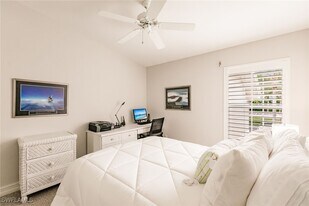 2516 Orchid Bay Dr in Naples, FL - Building Photo