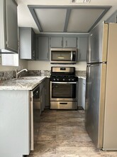 1017 W Perdew Ave in Ridgecrest, CA - Building Photo - Building Photo