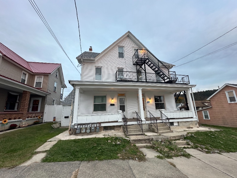 381-383-383 S 3rd St in Lehighton, PA - Building Photo