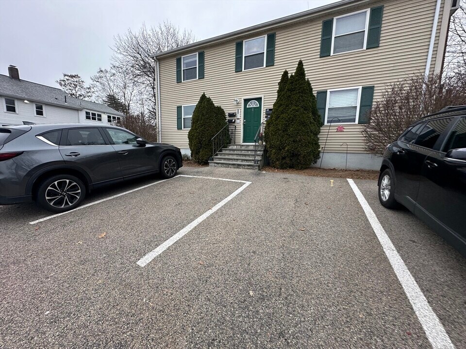 6 McLaughlin St in Framingham, MA - Building Photo