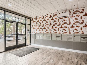 910 W 25th St in Austin, TX - Building Photo - Building Photo