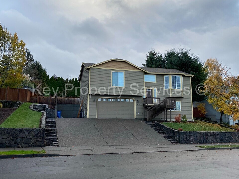 3912 NE Hayes St in Camas, WA - Building Photo