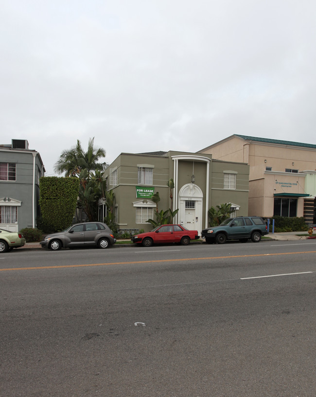 1623-1627 Hillhurst Ave in Los Angeles, CA - Foto de edificio - Building Photo