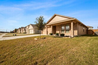 229 Reagor Dr in Taylor, TX - Building Photo - Building Photo