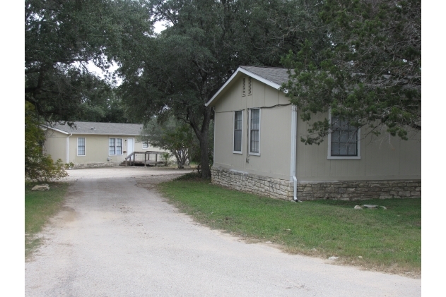 23393 Nameless Rd in Leander, TX - Foto de edificio