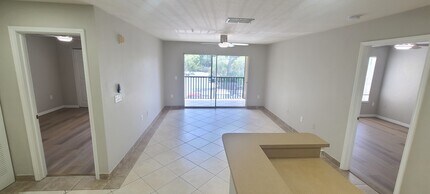 940 Village Trail in Port Orange, FL - Building Photo - Building Photo