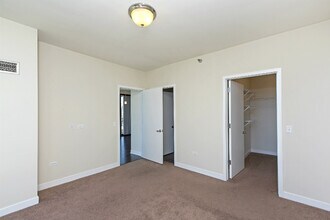 708 W Wayman St in Chicago, IL - Building Photo - Building Photo