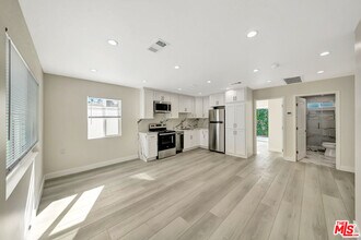 10953 Whitegate Ave in Los Angeles, CA - Building Photo - Building Photo