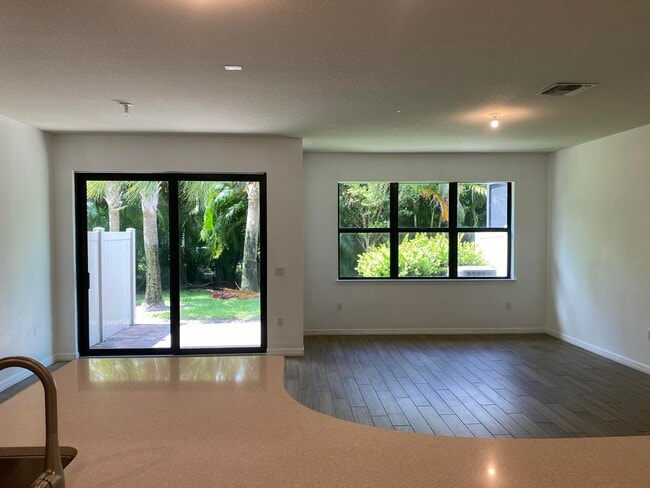 8295 Catria Ln in Wellington, FL - Building Photo - Building Photo
