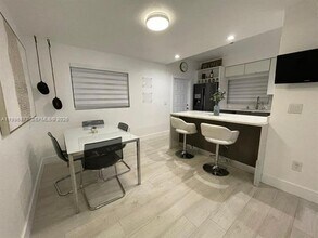 325 NW 19th Ln in Miami, FL - Building Photo - Building Photo