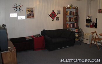 15 Glenville Ave, Unit B3 in Boston, MA - Building Photo - Building Photo