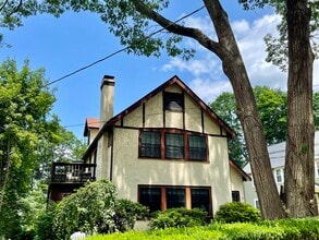 95 Atwood Ave, Unit 3rd Floor in Newton, MA - Building Photo - Building Photo