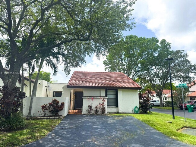13544 SW 110th Terrace in Miami, FL - Building Photo - Building Photo