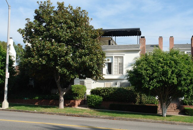 1274 S Beverly Glen Blvd in Los Angeles, CA - Foto de edificio - Building Photo