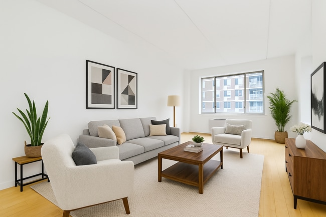 335 E 100th St, Unit 2202 in New York, NY - Building Photo - Building Photo