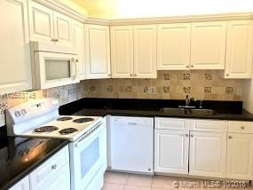 301 Lakeview Dr-Unit -102 in Weston, FL - Building Photo - Building Photo
