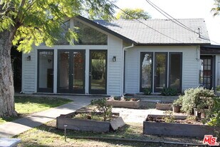 2335 Silver Ridge Ave in Los Angeles, CA - Building Photo