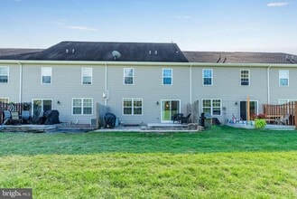 836 Spring Rock Ct in Mechanicsburg, PA - Foto de edificio - Building Photo