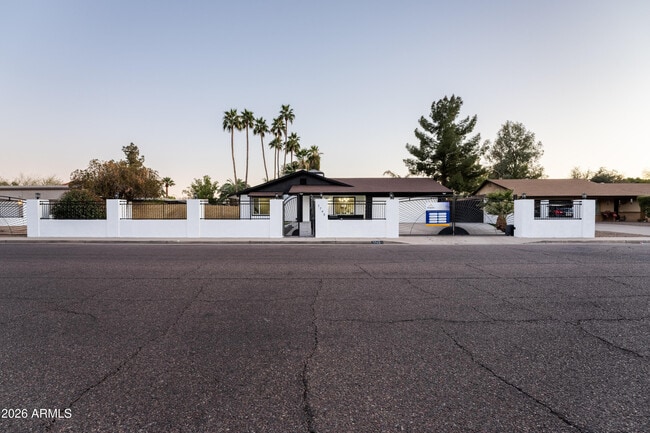 1743 W Butler Dr in Phoenix, AZ - Building Photo - Building Photo