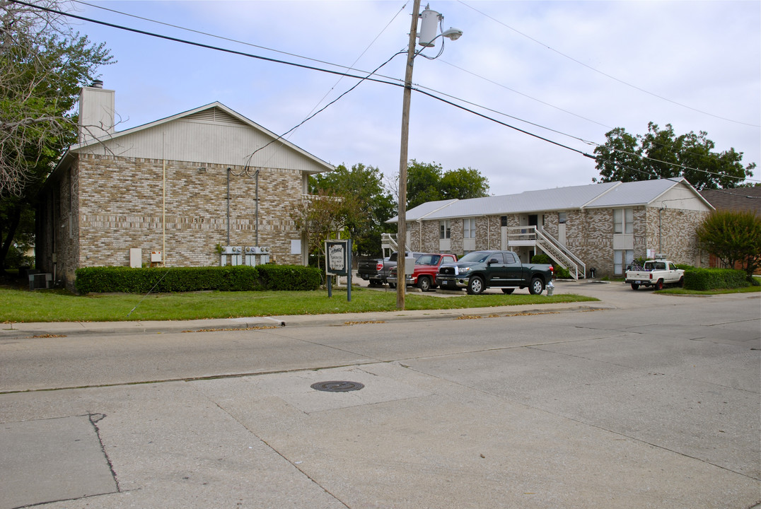 Mems Apartments in Plano, TX - Building Photo