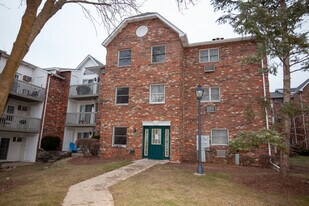 4314 W Shamrock Ln in McHenry, IL - Building Photo