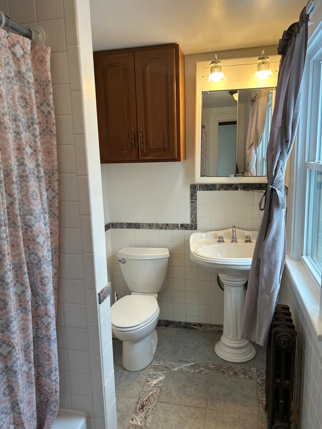 414 Kenwood Ave, Unit Apt B in Delmar, NY - Building Photo - Building Photo